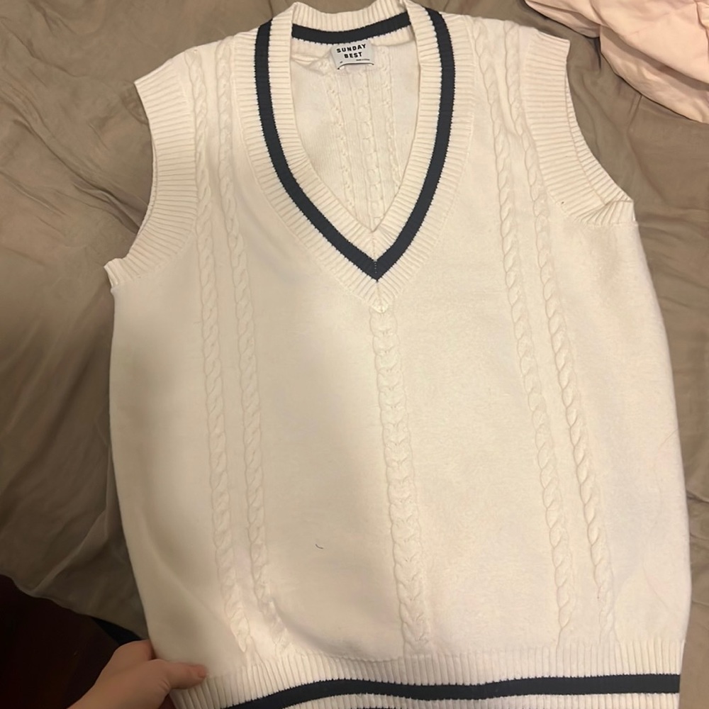 Adorable Aritzia sweater vest for tennis worn twice ❤️